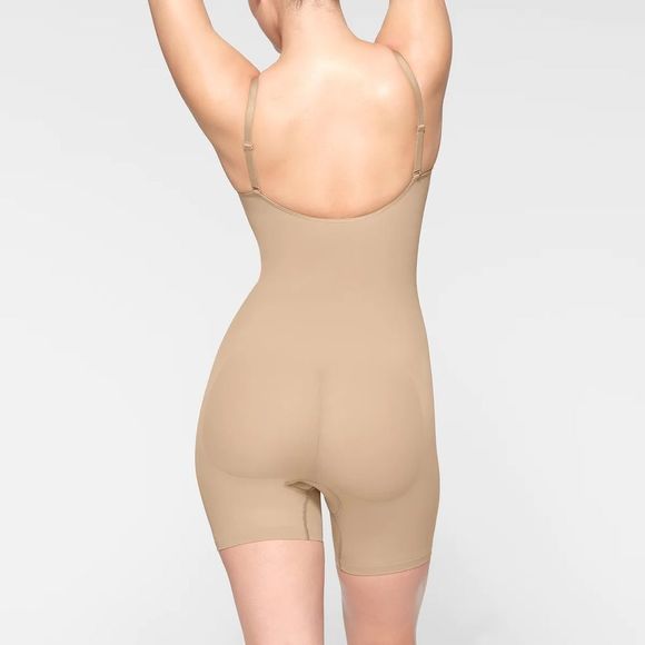 SKIMS SEAMLESS SCULPT MID THIGH BODYSUIT S/M $72 - Picture 4 of 6
